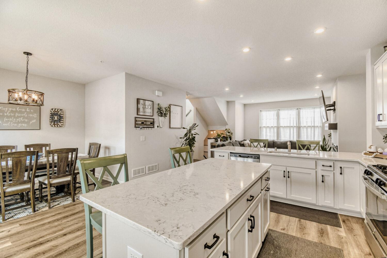 2214 Gateway Curv - Web Quality - 022 - 14 Kitchen.jpg