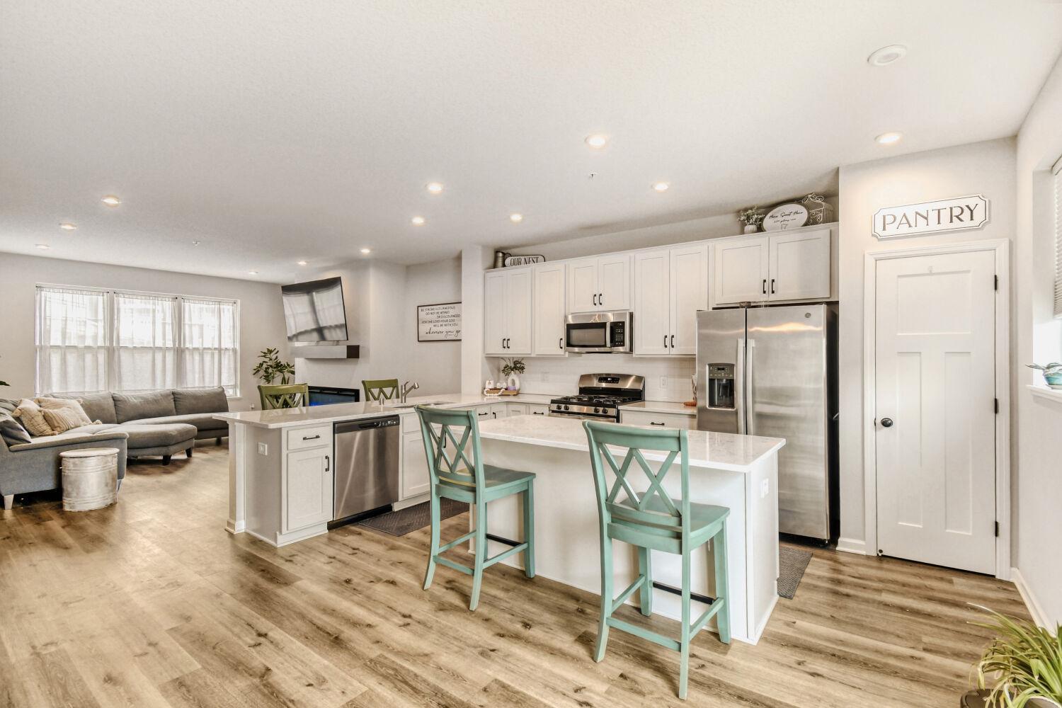 2214 Gateway Curv - Web Quality - 023 - 15 Kitchen.jpg