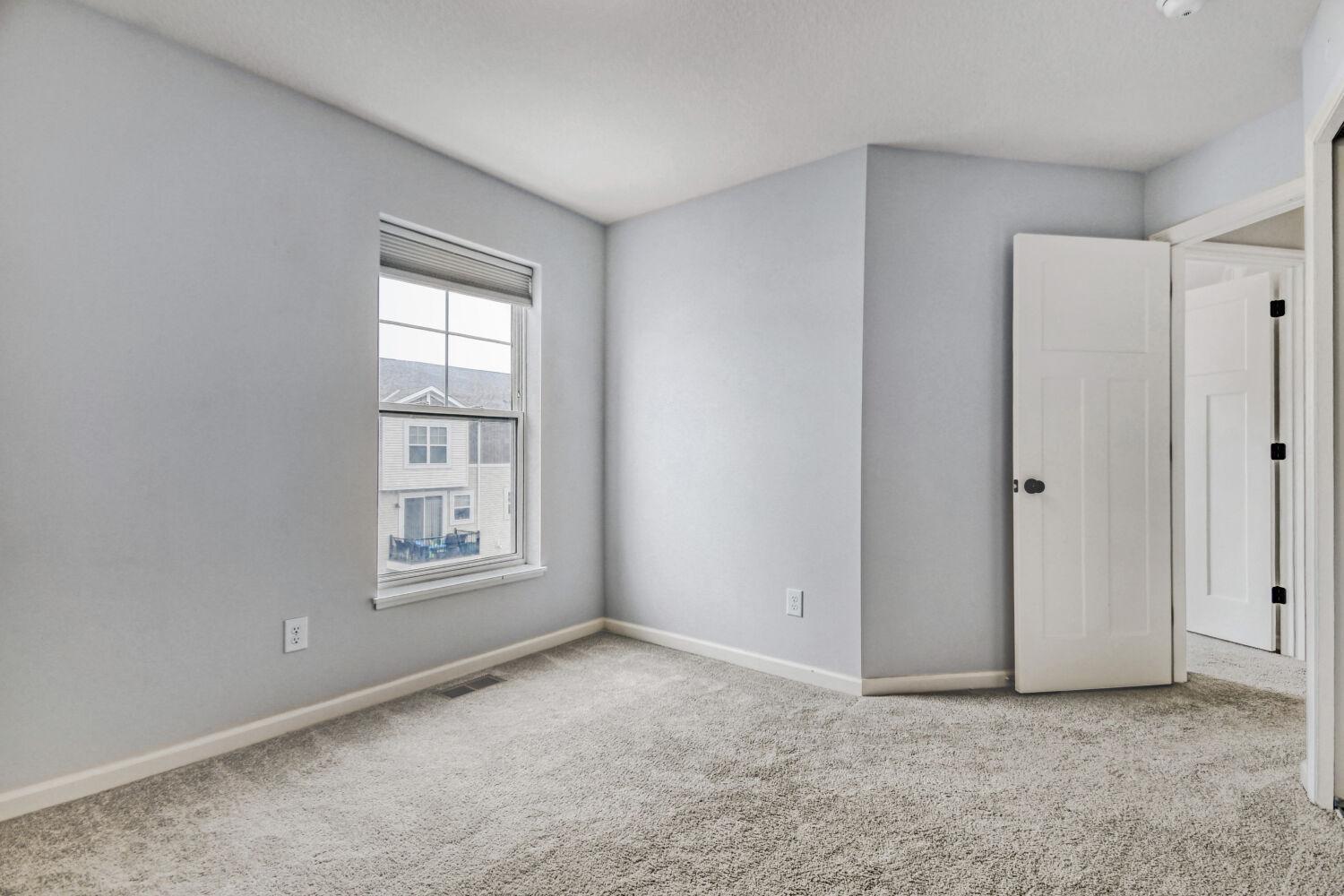 2214 Gateway Curv - Web Quality - 031 - 23 Bedroom.jpg