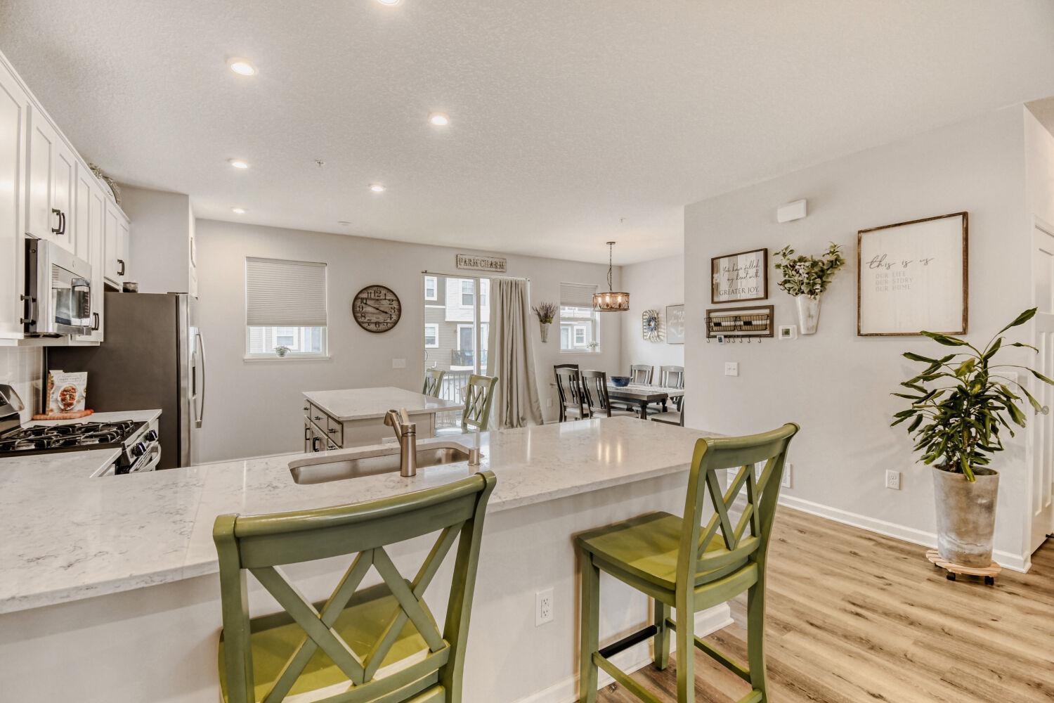 2214 Gateway Curv - Web Quality - 020 - 12 Kitchen.jpg