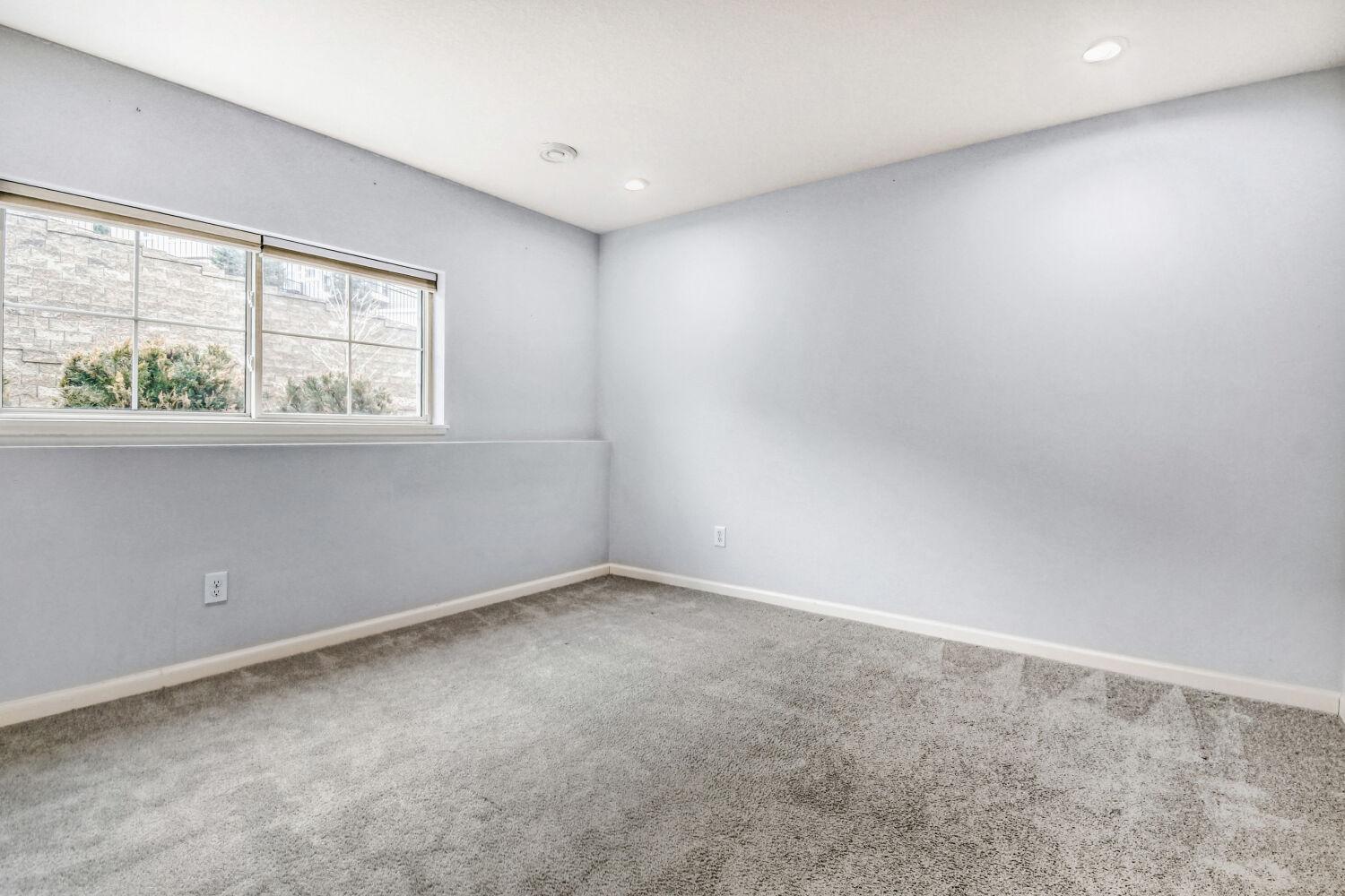 2214 Gateway Curv - Web Quality - 012 - 04 Living Room.jpg