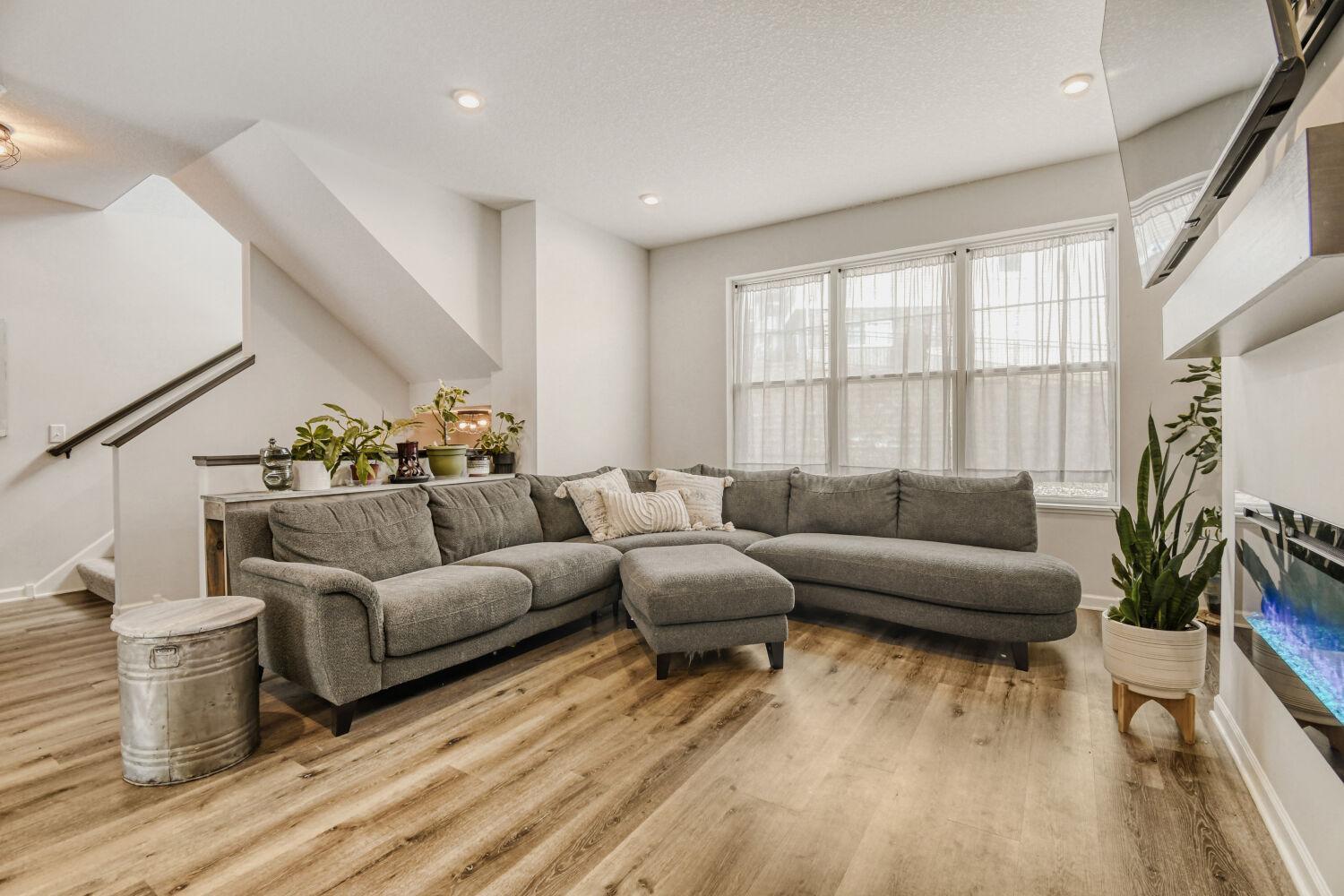 2214 Gateway Curv - Web Quality - 015 - 07 Living Room.jpg