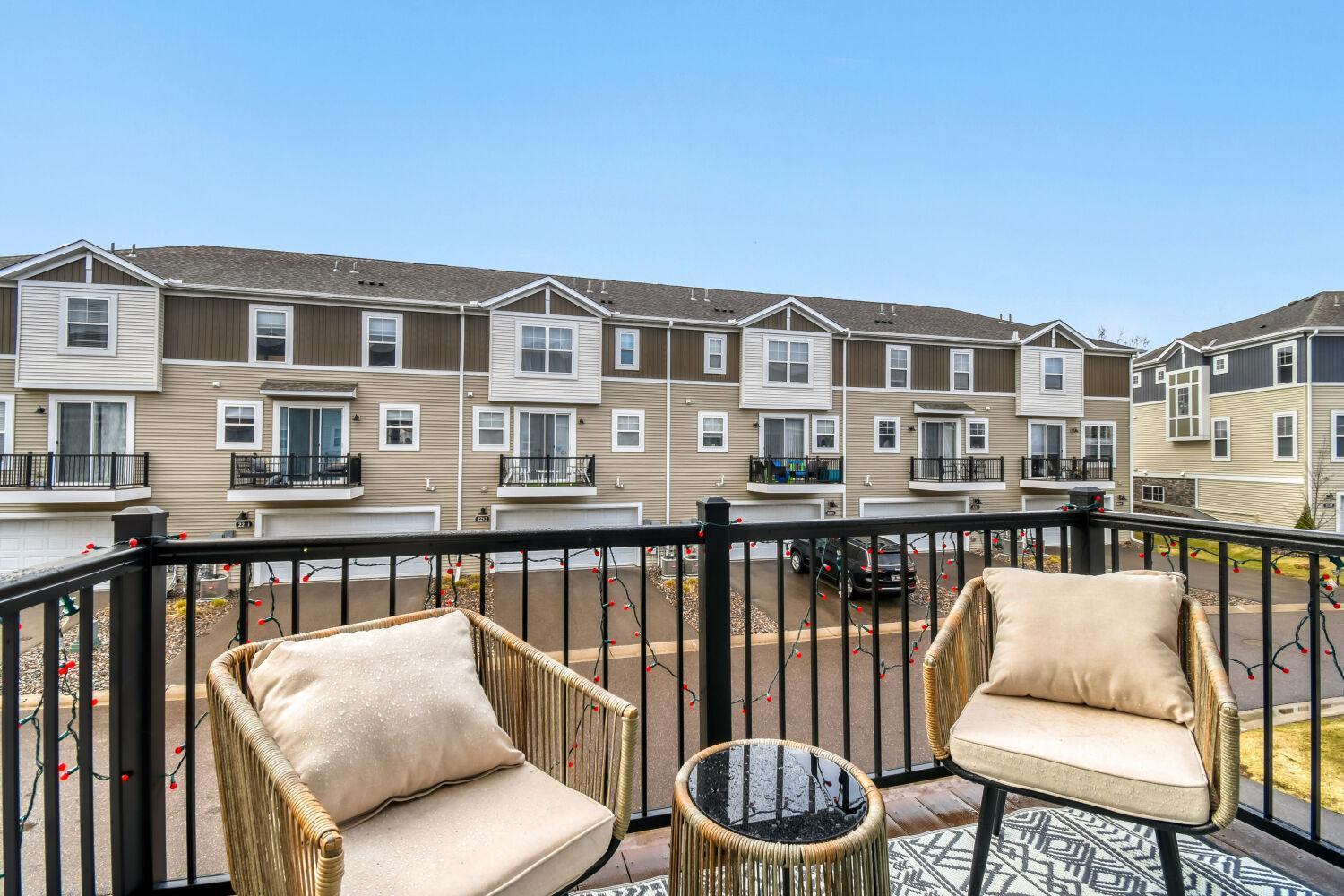 2214 Gateway Curv - Web Quality - 029 - 21 Balcony.jpg