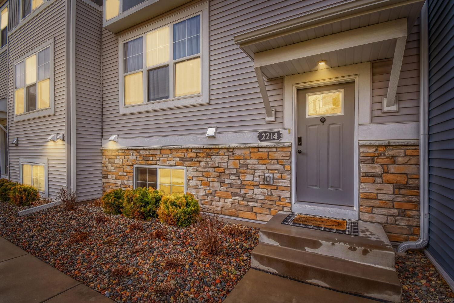 2214 Gateway Curv - Web Quality - 037 - 29 Exterior Front.jpg