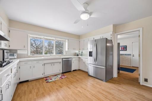 1566 Sumter Avenue N, Minneapolis, MN 55427
