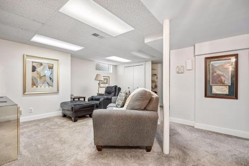 1566 Sumter Avenue N, Minneapolis, MN 55427