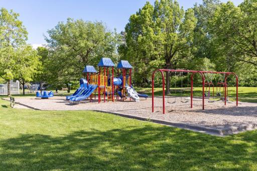 1566 Sumter Avenue N, Minneapolis, MN 55427