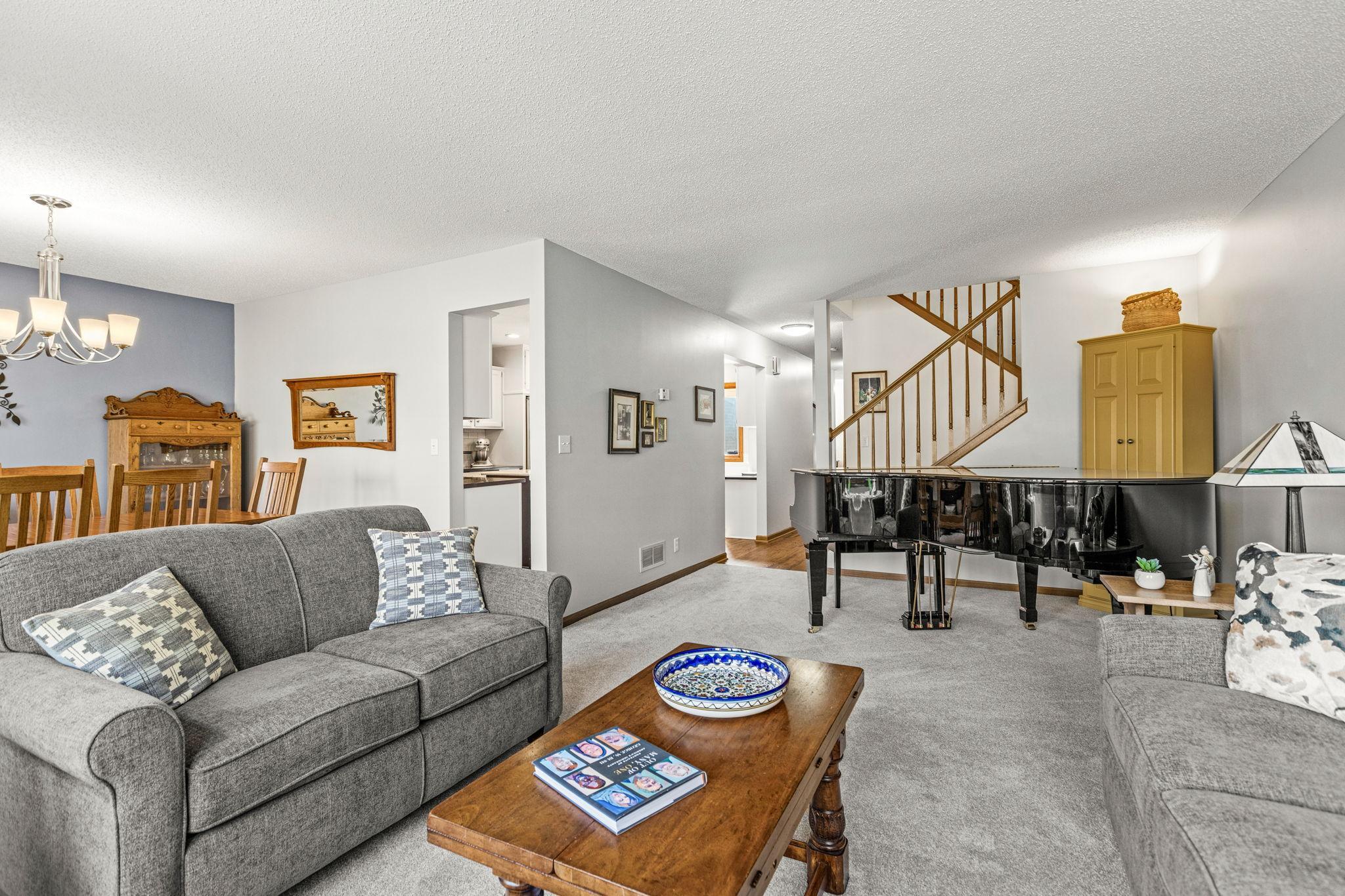 Open concept living & dining room w/eat-in kitchen and plenty of room to entertain!