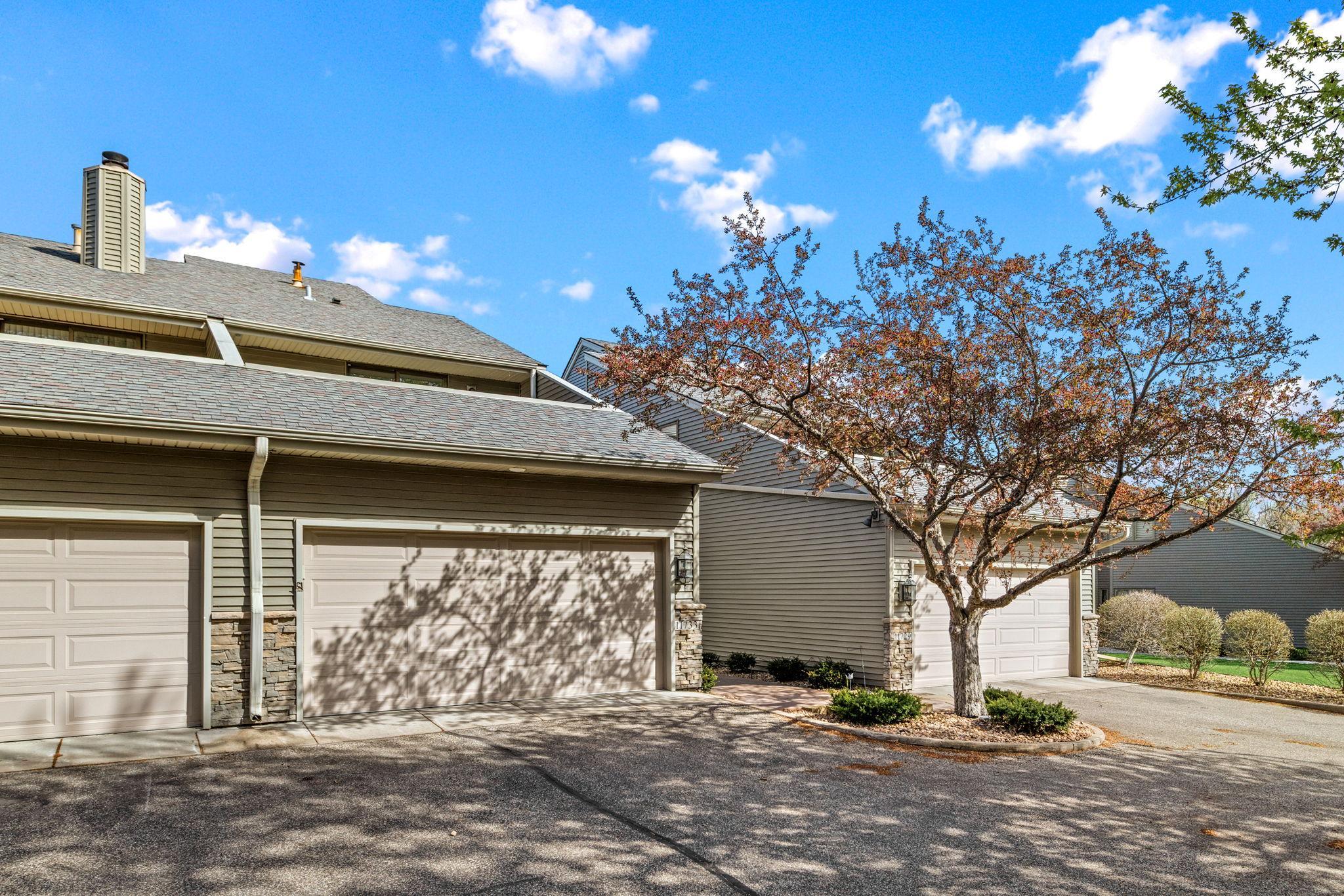 Stone exterior w/vinyl!