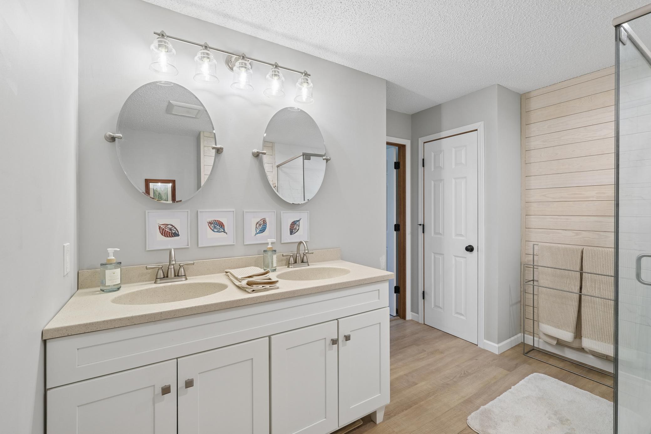Newly remodeled primary spa like ensuite bathroom.