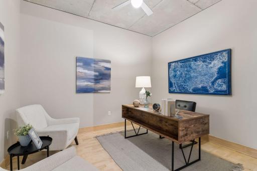 Extra room suitable for den/office/bedroom