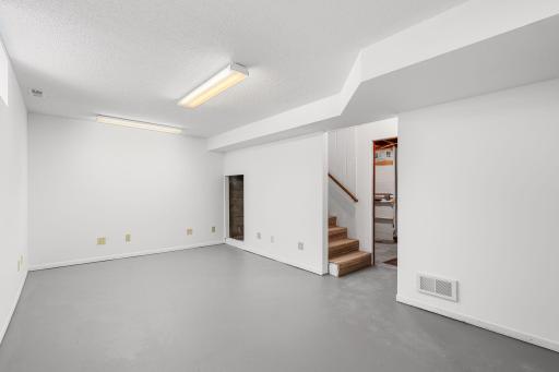 885 7th Street SW, Pine City, MN 55063