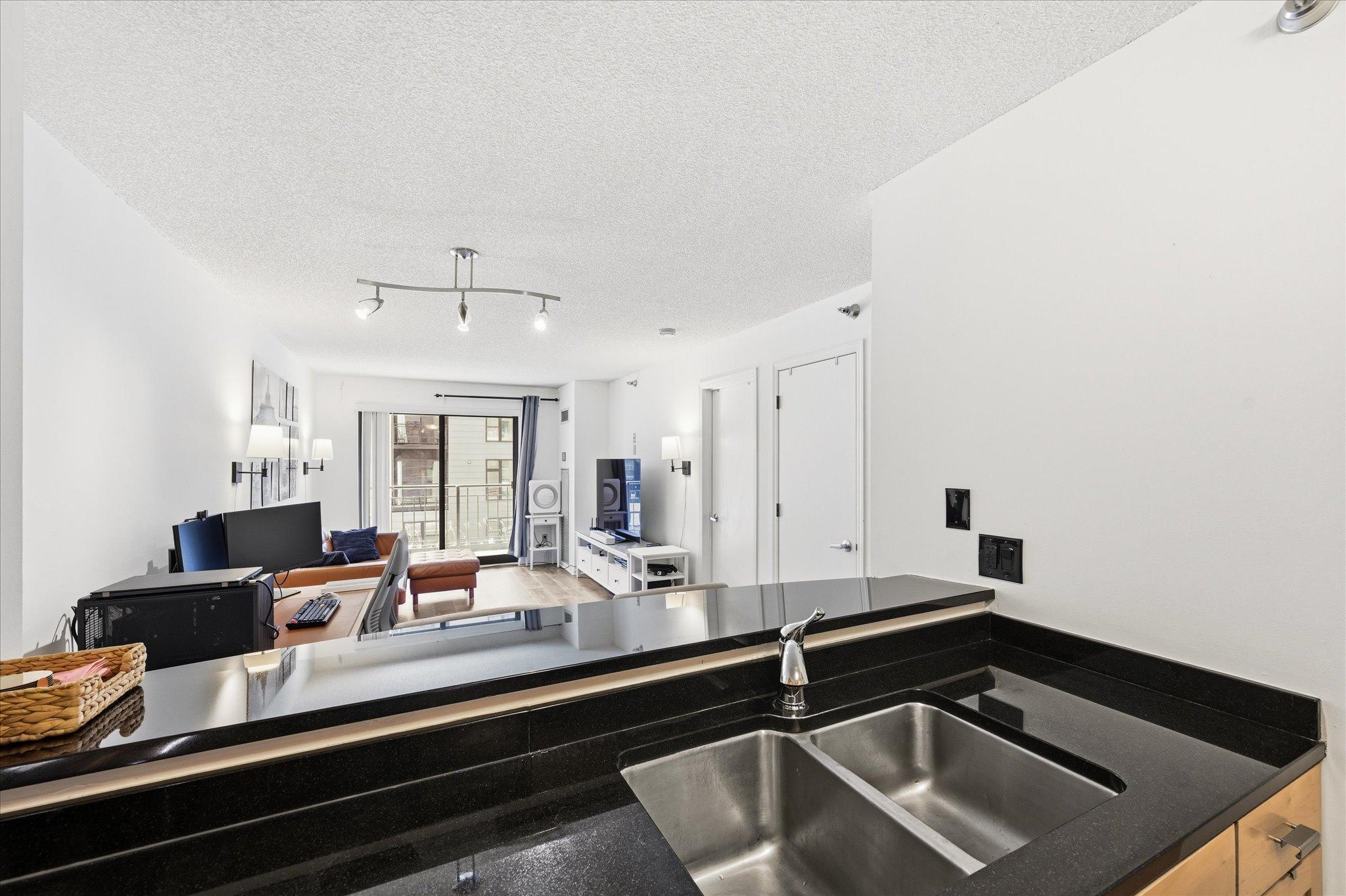10-401 S 1st St Unit 203 [2955700]- 010.jpg