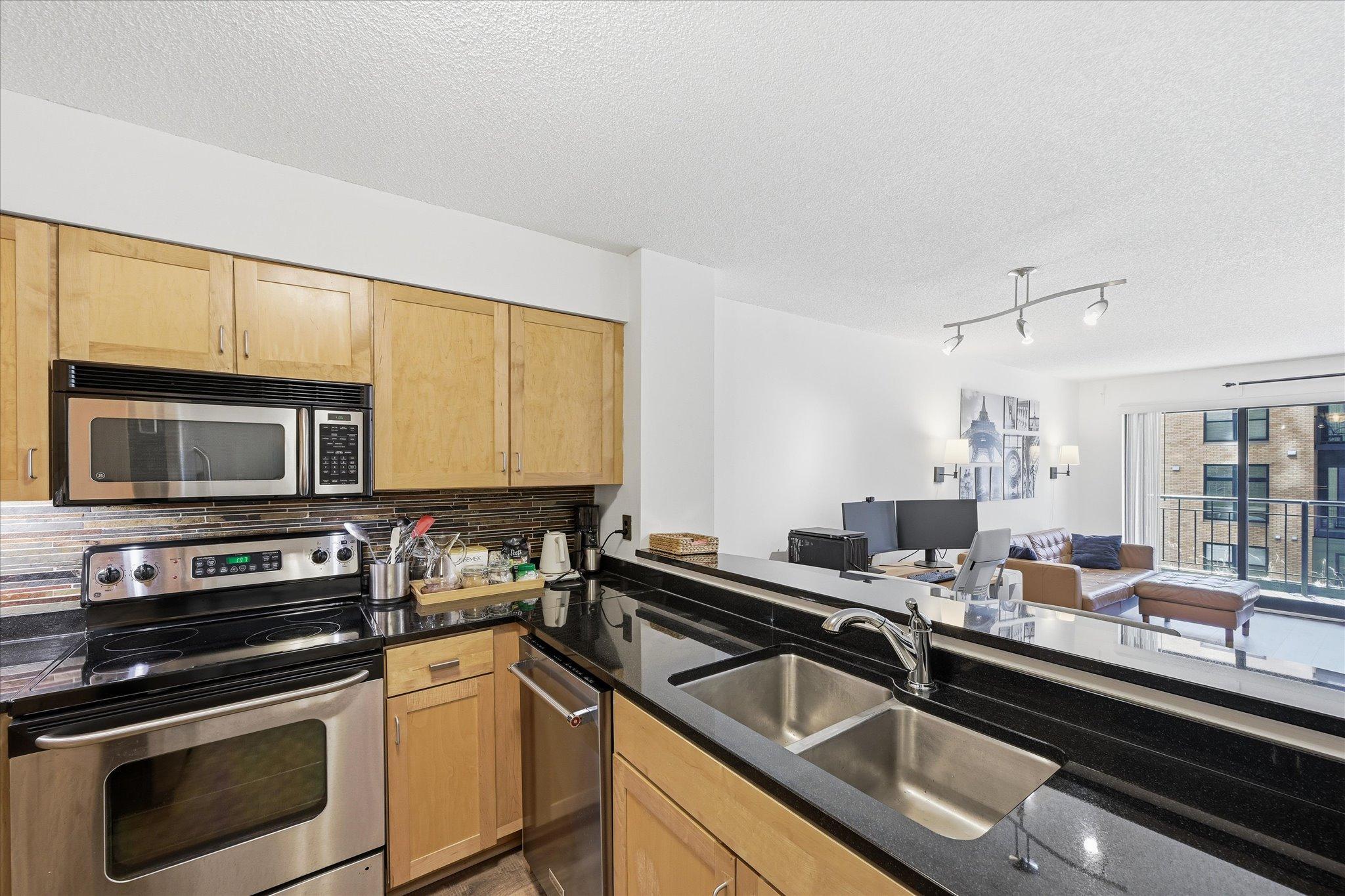 09-401 S 1st St Unit 203 [2955700]- 009.jpg