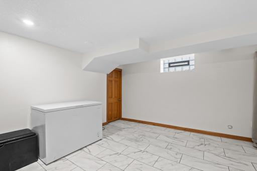 1523 Queen Ave N-28.jpg