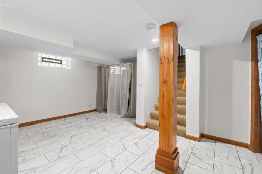 1523 Queen Ave N-21.jpg