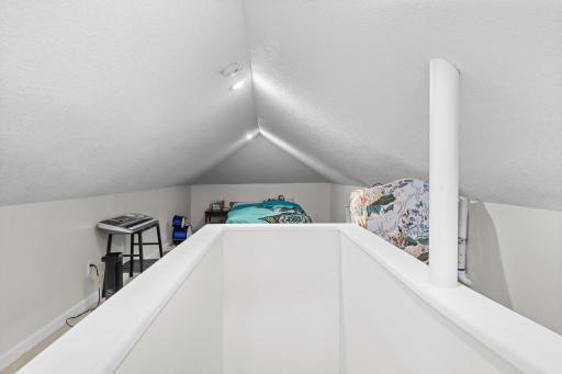 1523 Queen Ave N-18.jpg