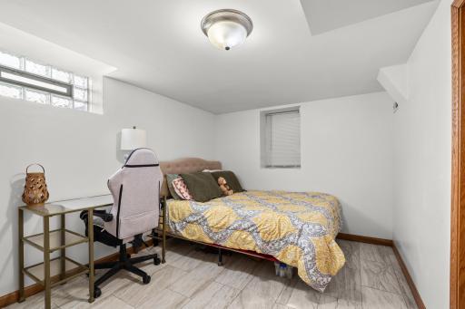 1523 Queen Ave N-22.jpg