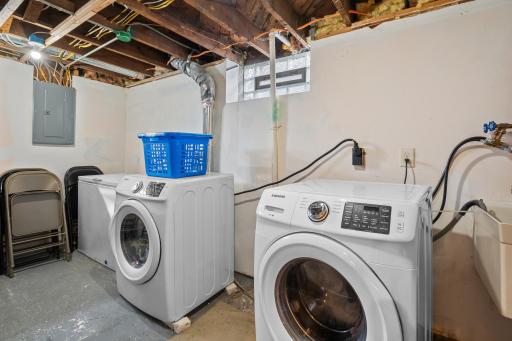 1523 Queen Ave N-24.jpg