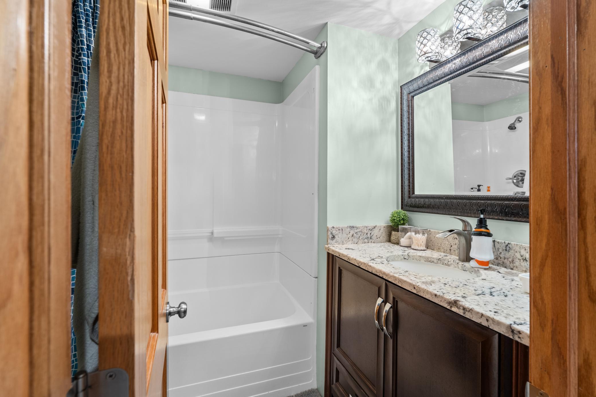 1523 Queen Ave N-23.jpg