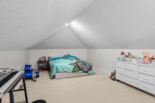 1523 Queen Ave N-19.jpg