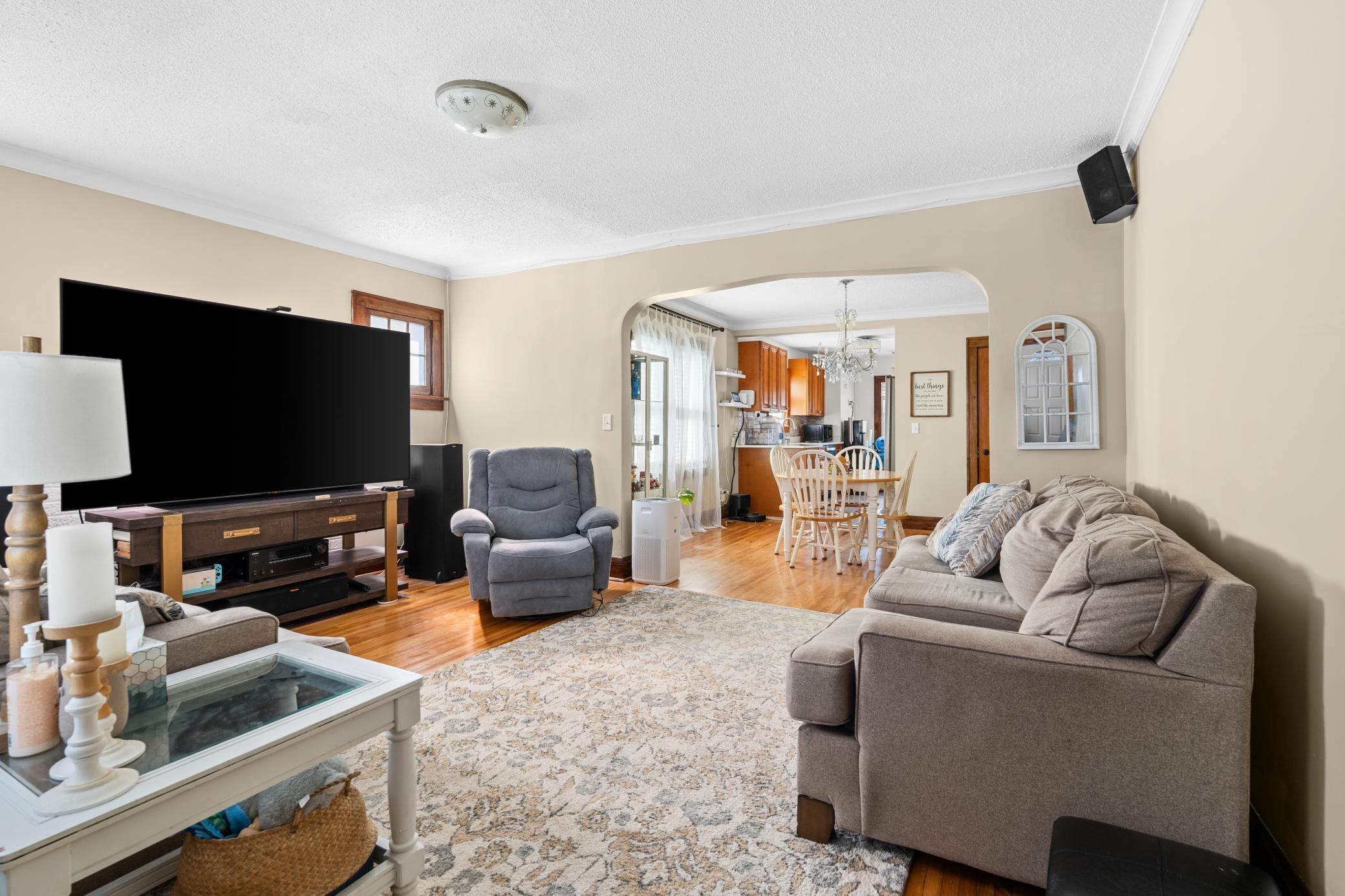 1523 Queen Ave N-8.jpg