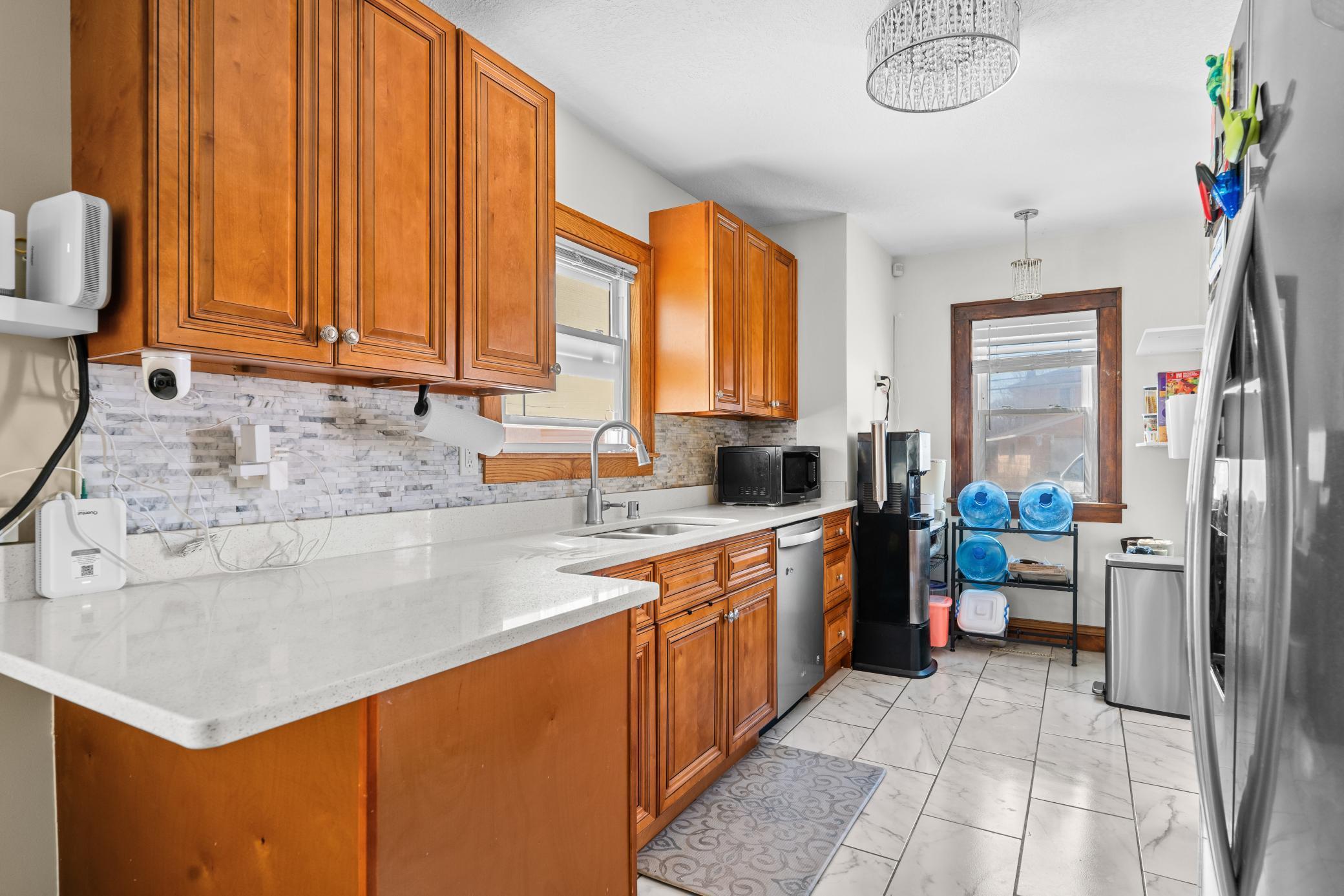 1523 Queen Ave N-11.jpg