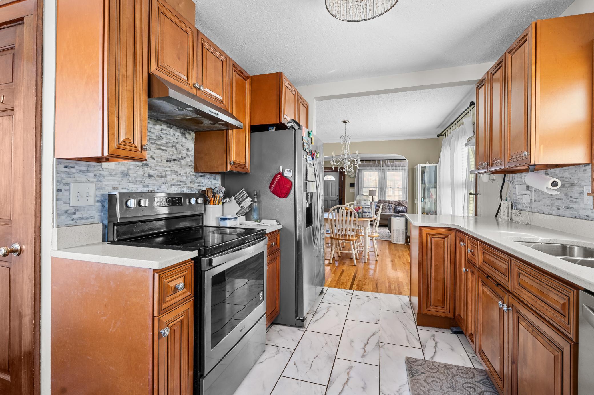 1523 Queen Ave N-14.jpg