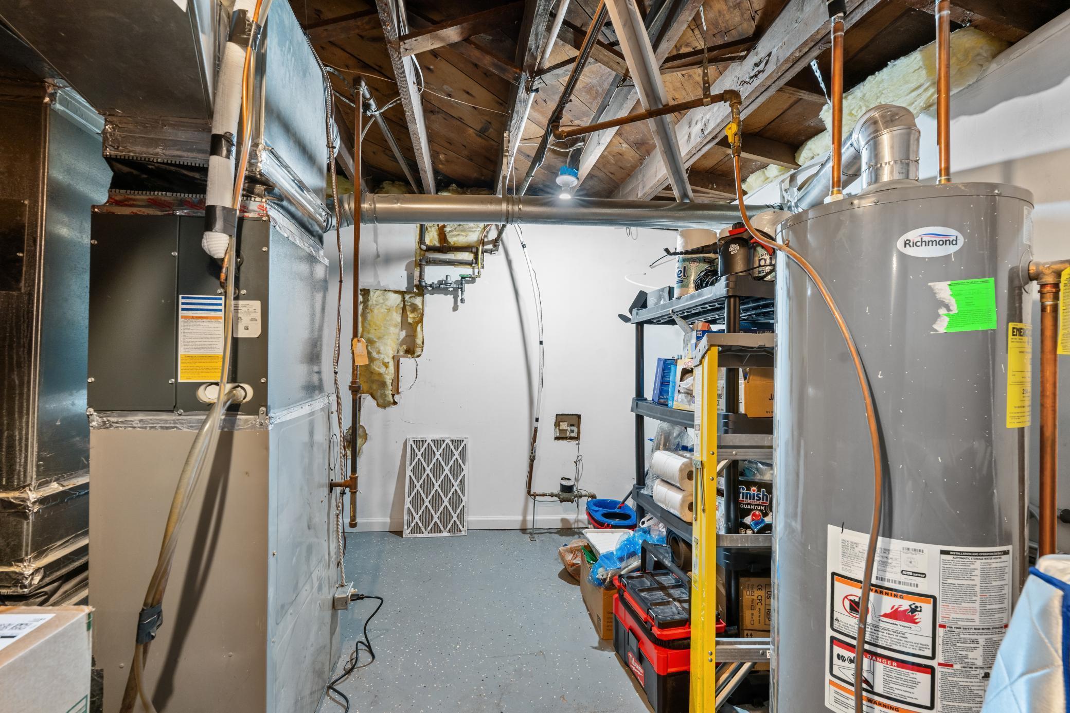 1523 Queen Ave N-26.jpg