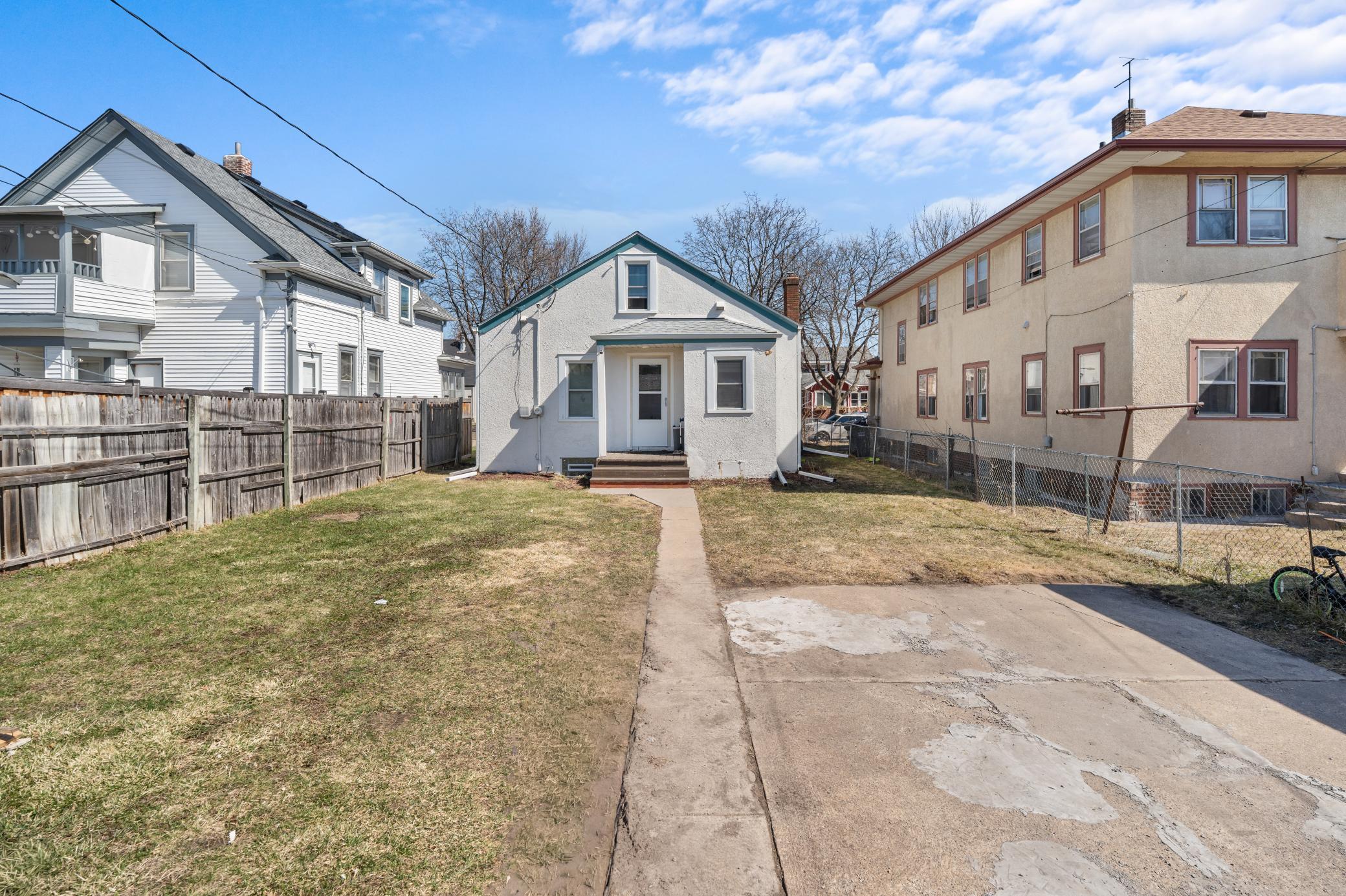 1523 Queen Ave N-4.jpg