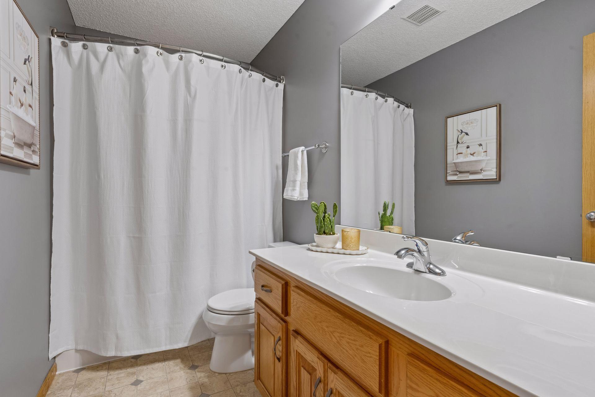 Upper level full bathroom