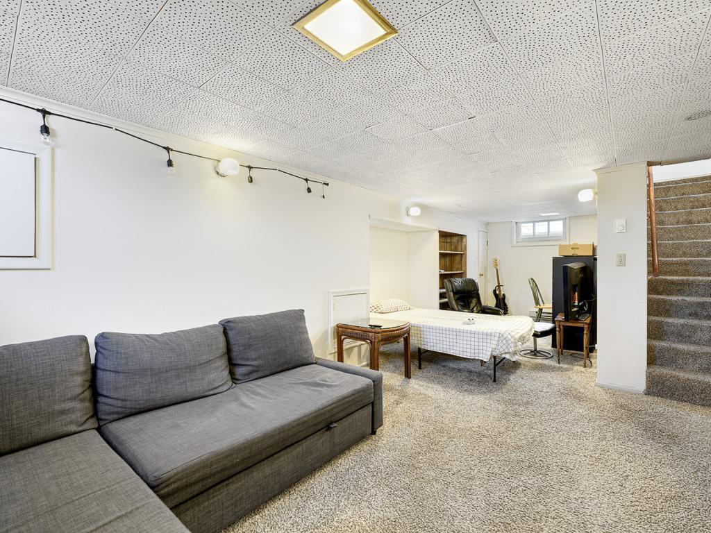 11 - Family Room.jpg