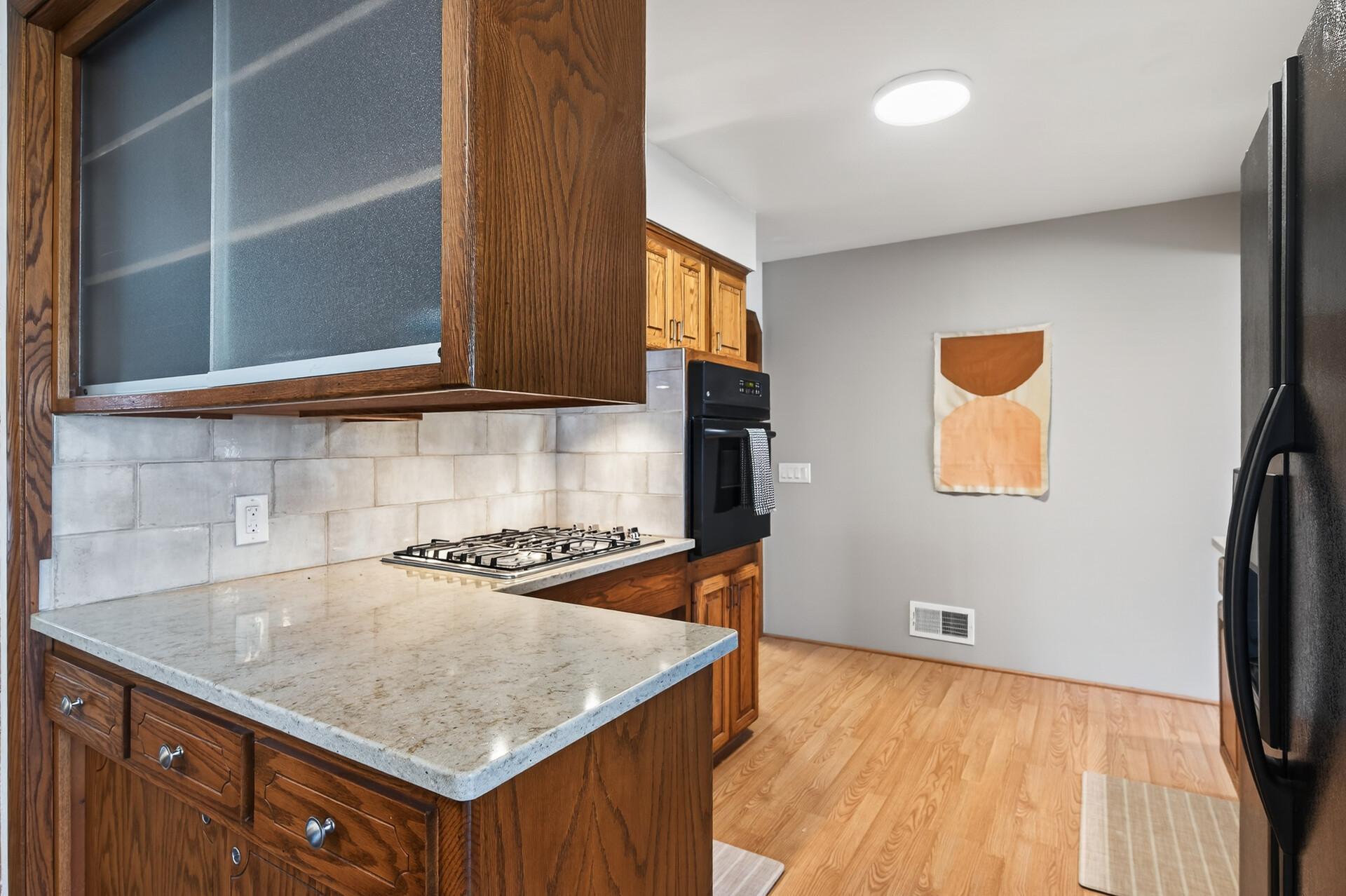 Granite Countertops/Gas Range