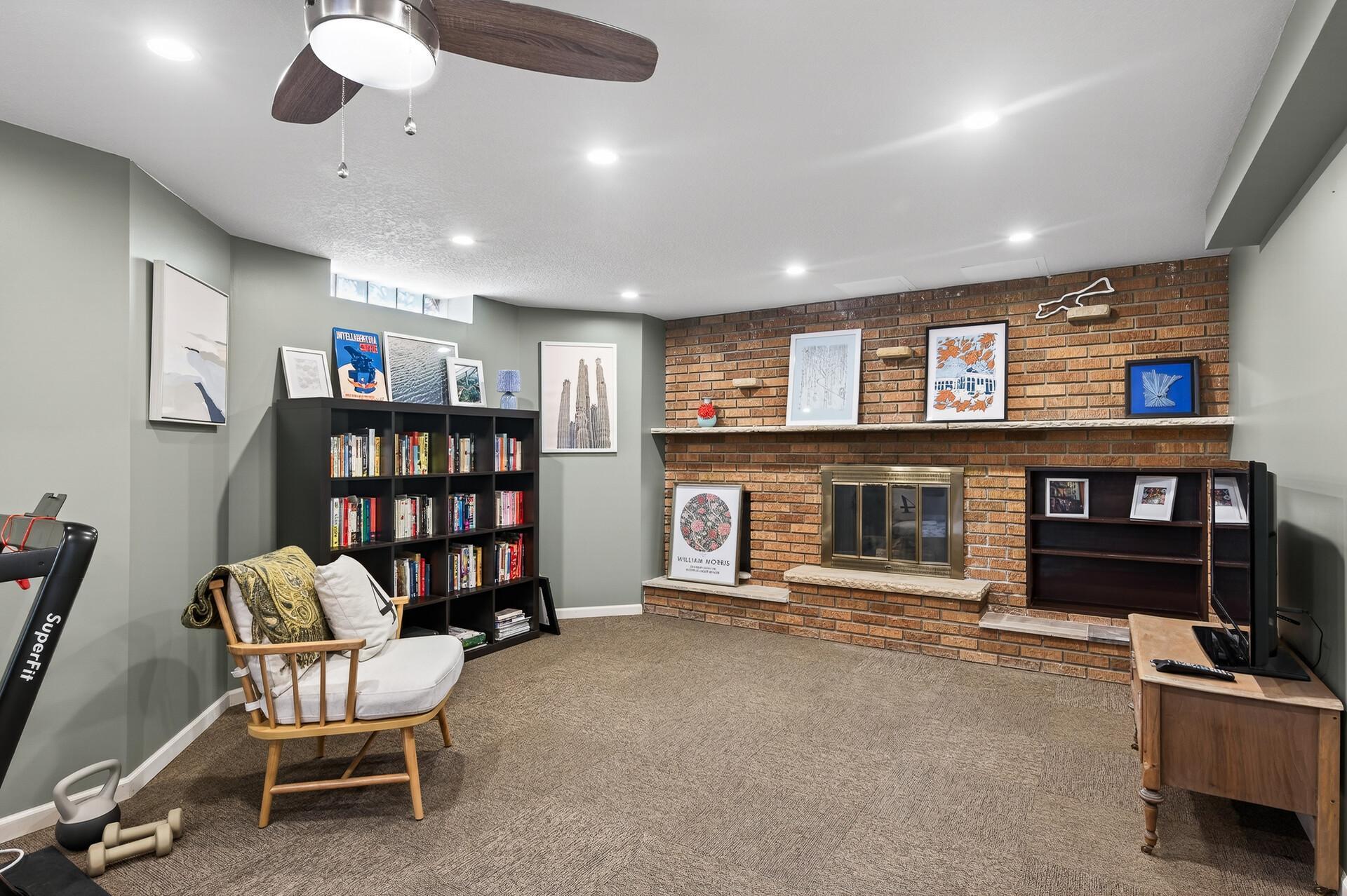 Lower Level Den/Flex Space