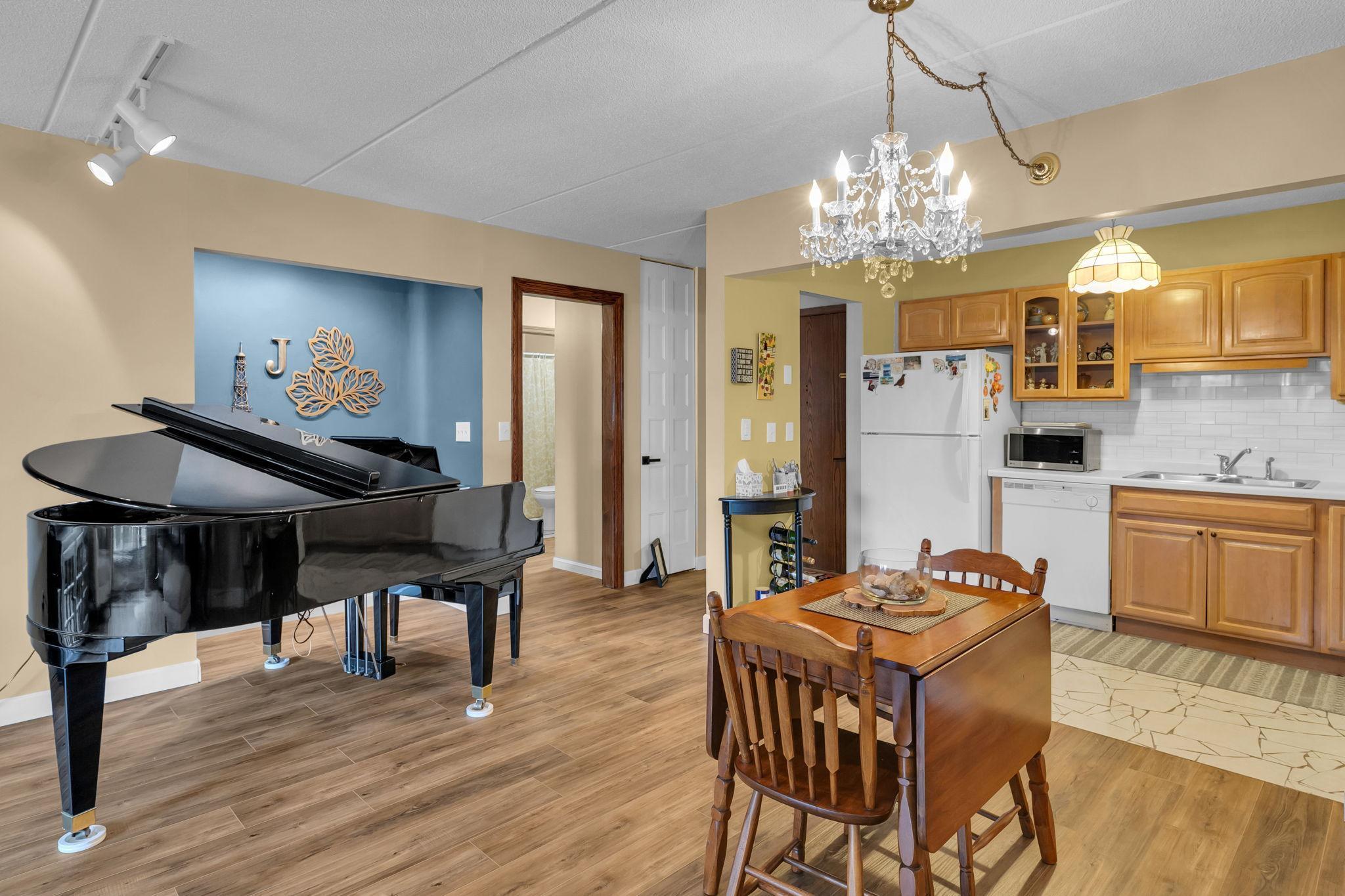 10401 Open Floor plan.jpg