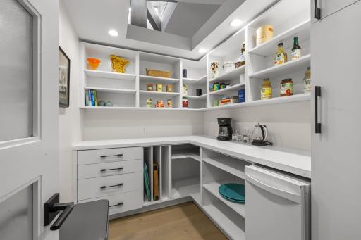 14801 Stone Road, Wayzata, MN 55391