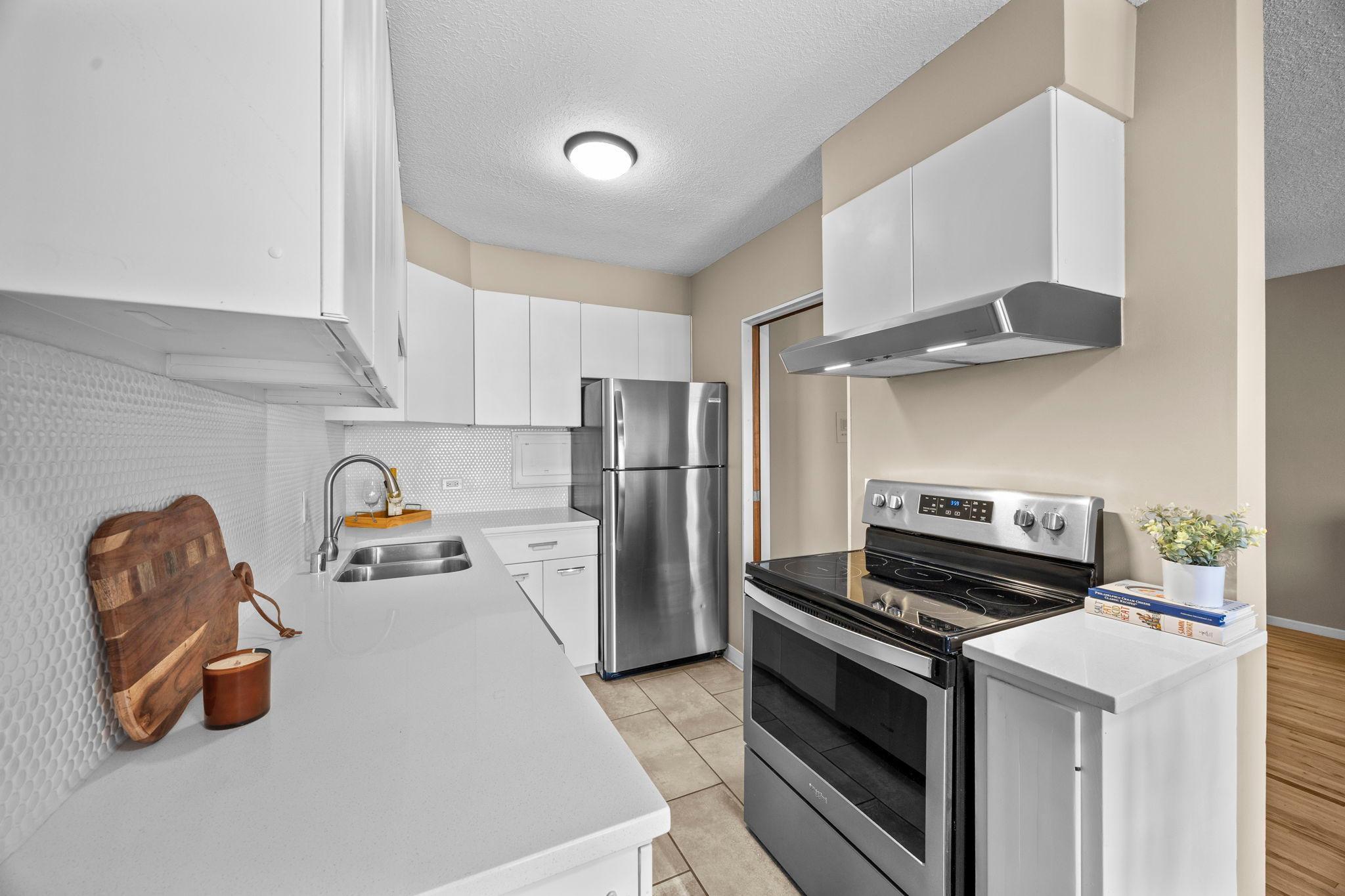 28-web-or-mls-2928 Dean Pkwy 3E-139.jpg