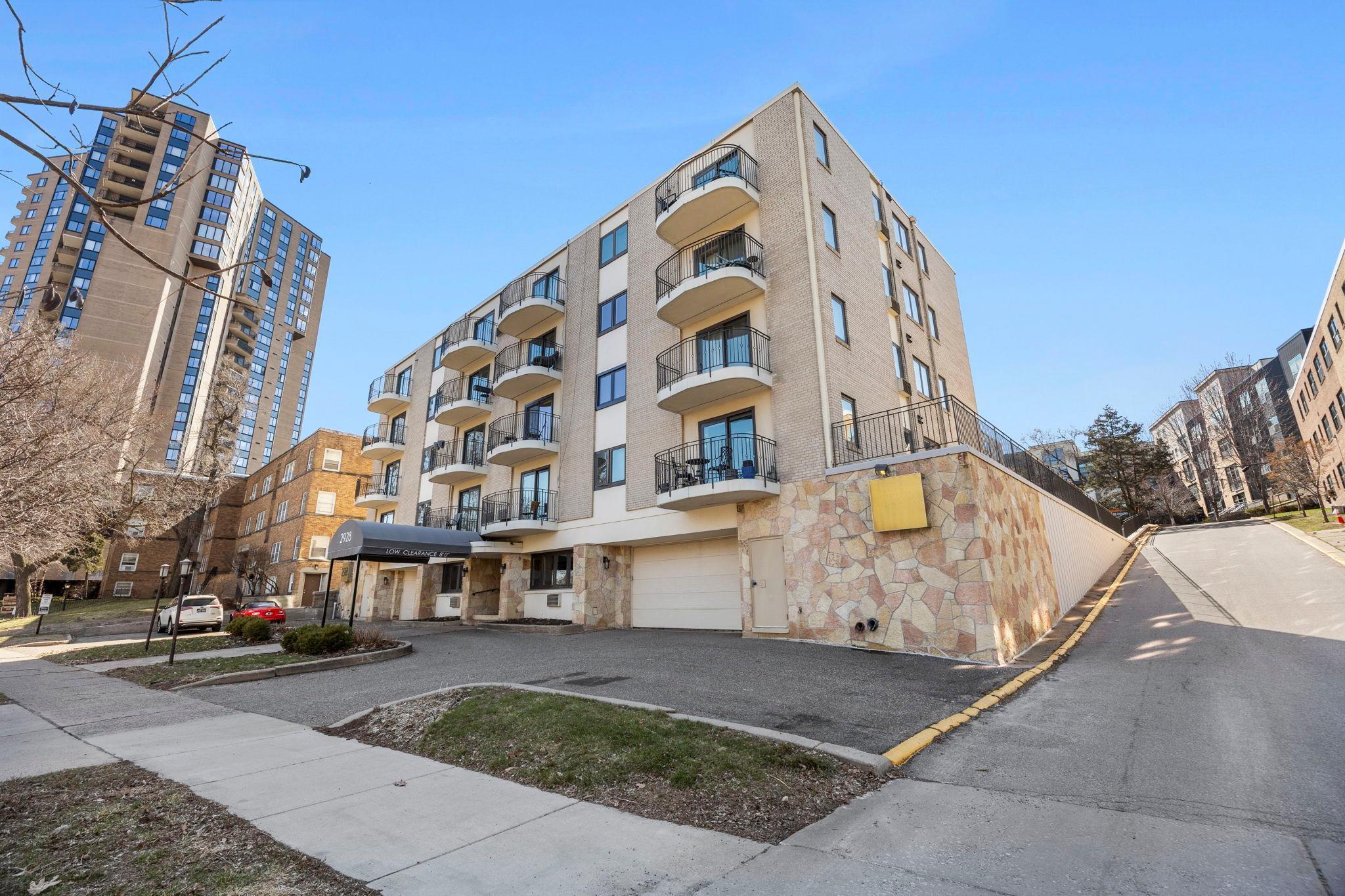 10-web-or-mls-2928 Dean Pkwy 3E-15.jpg