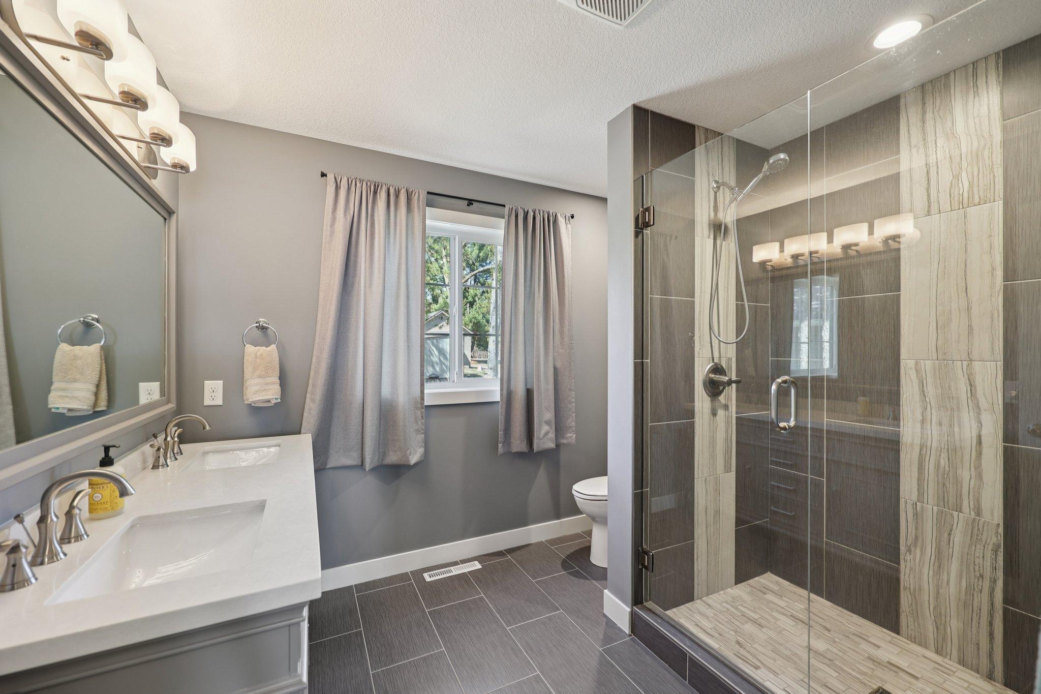 Primary En Suite Bath