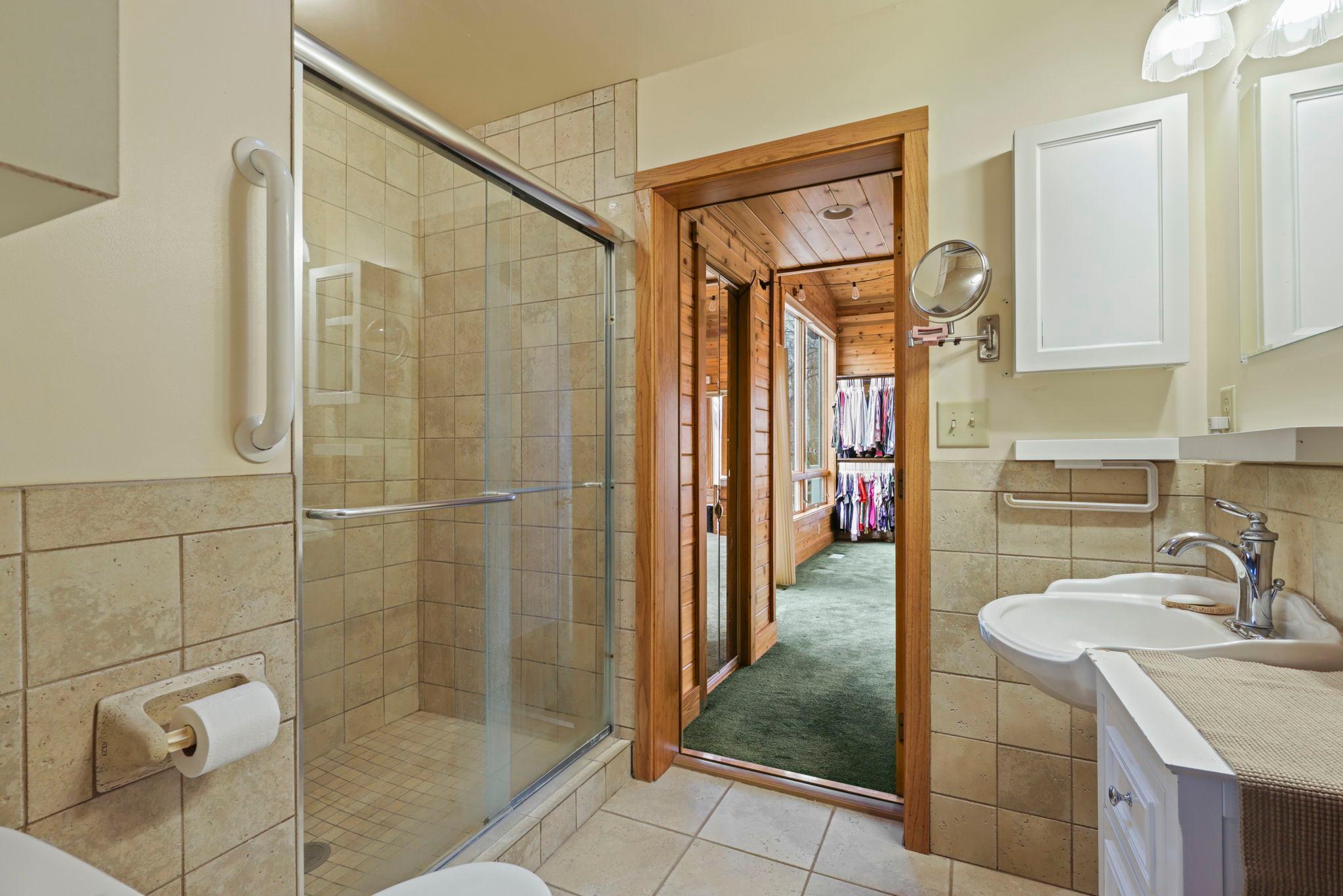 3/4 walk through bath