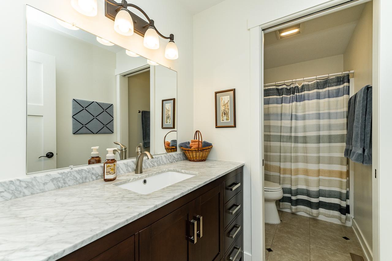 Upper Level Full Bathroom