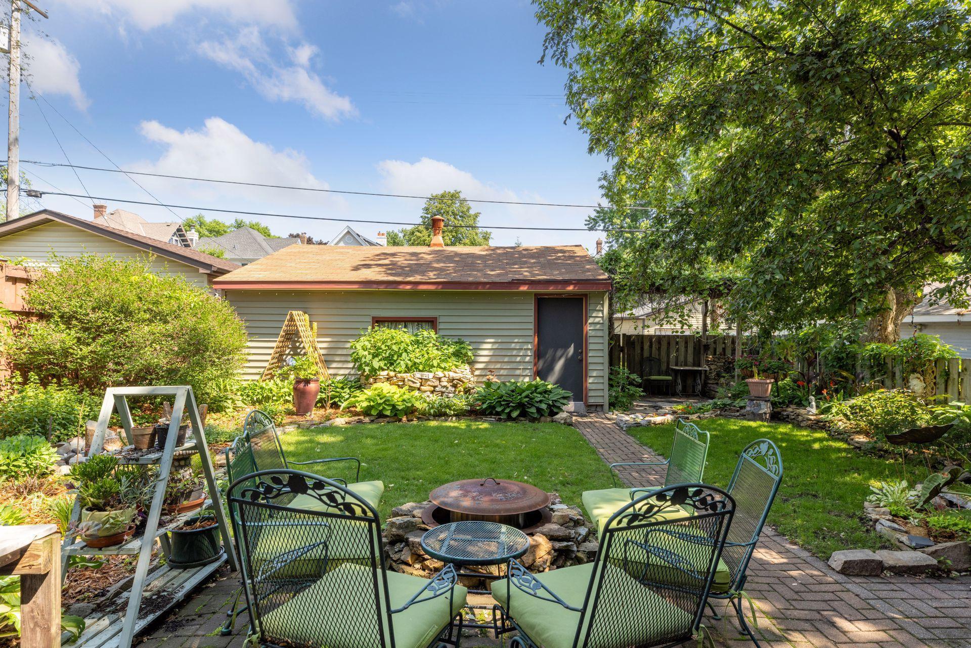 957 Ashland Avenue - Backyard 5.jpg