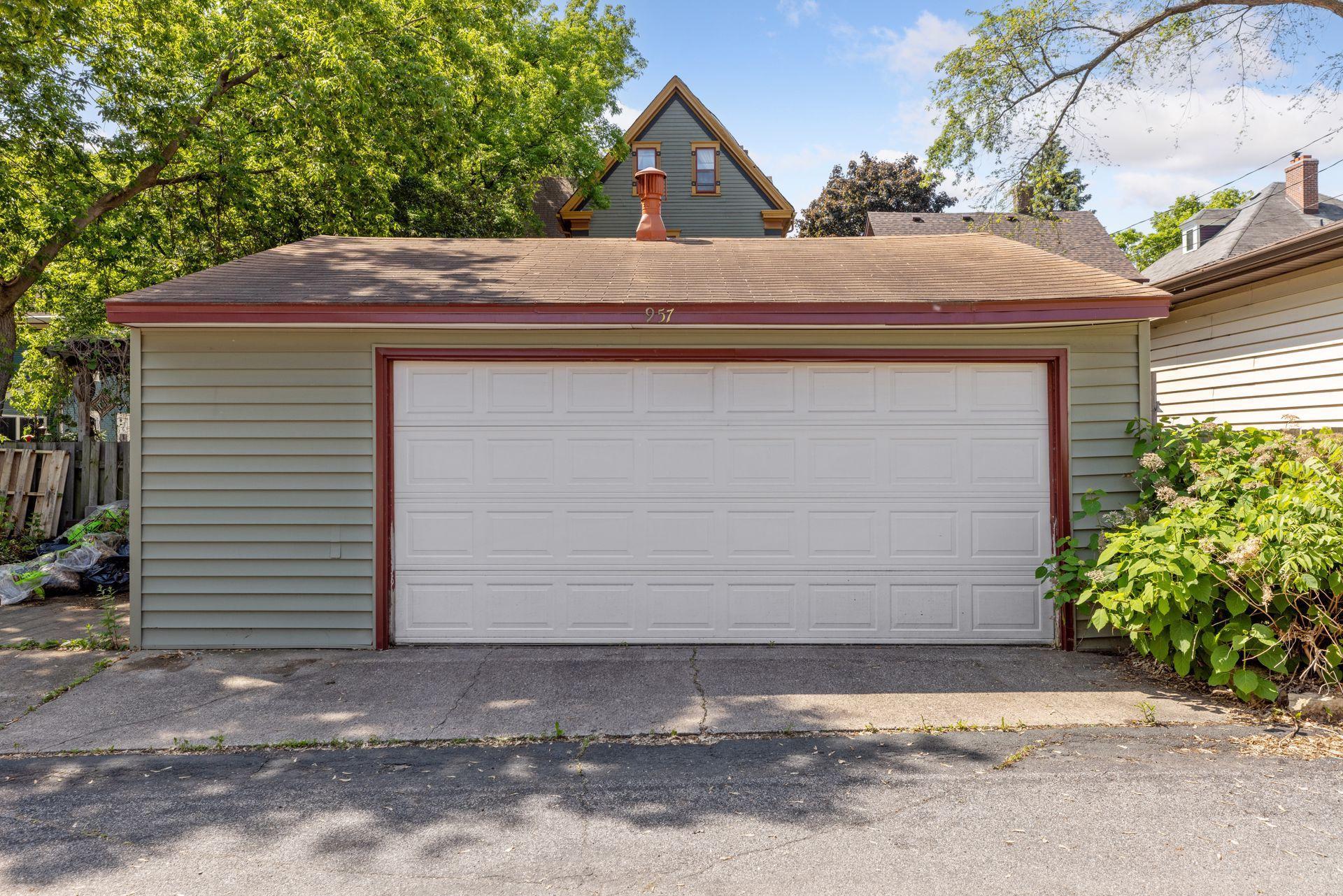 957 Ashland Avenue - Garage.jpg