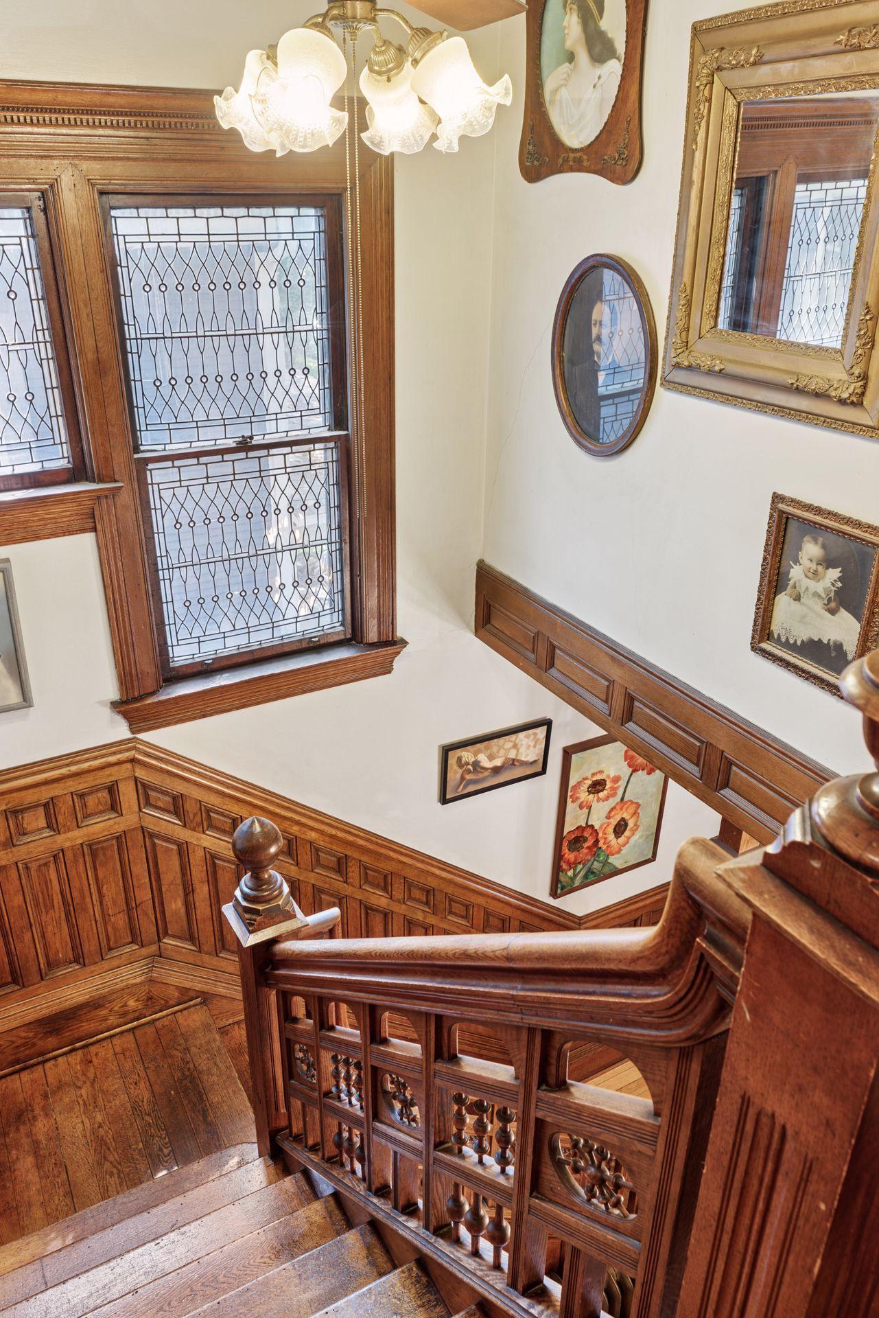 957 Ashland Avenue - Front Stairs.jpg