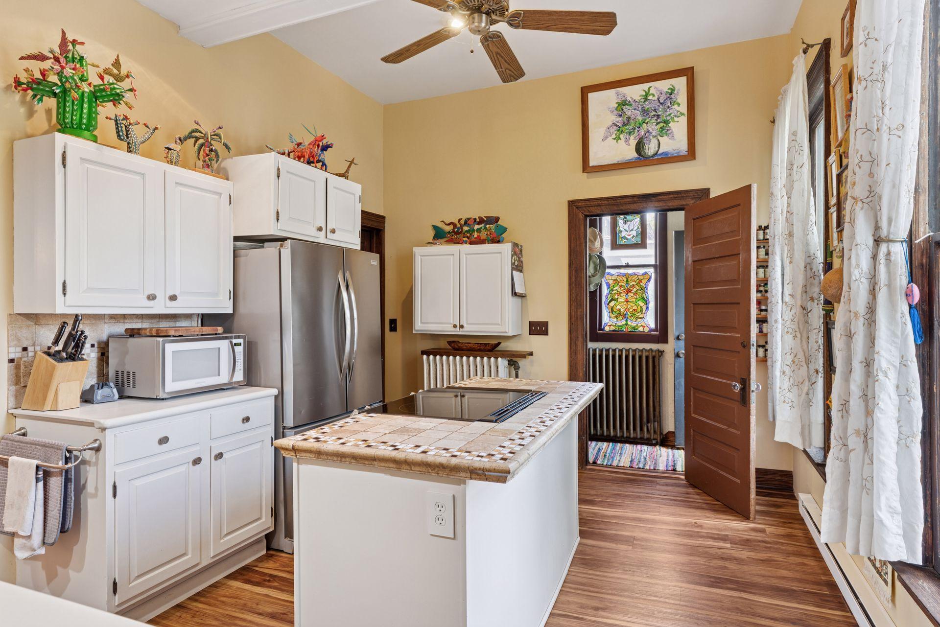 957 Ashland Avenue - Kitchen2.jpg