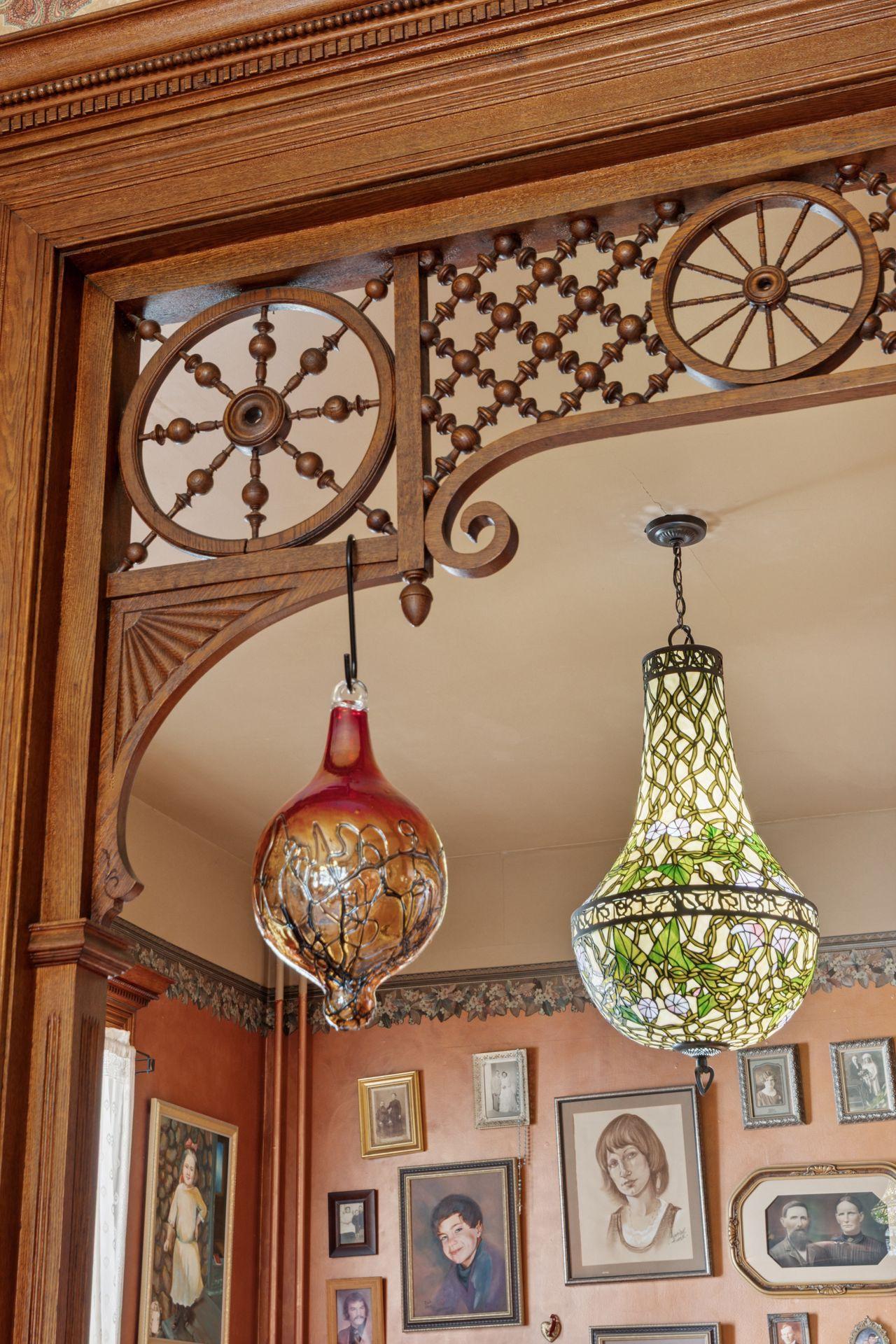 957 Ashland Avenue - Fabulous Woodwork.jpg