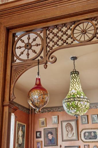 957 Ashland Avenue - Fabulous Woodwork.jpg