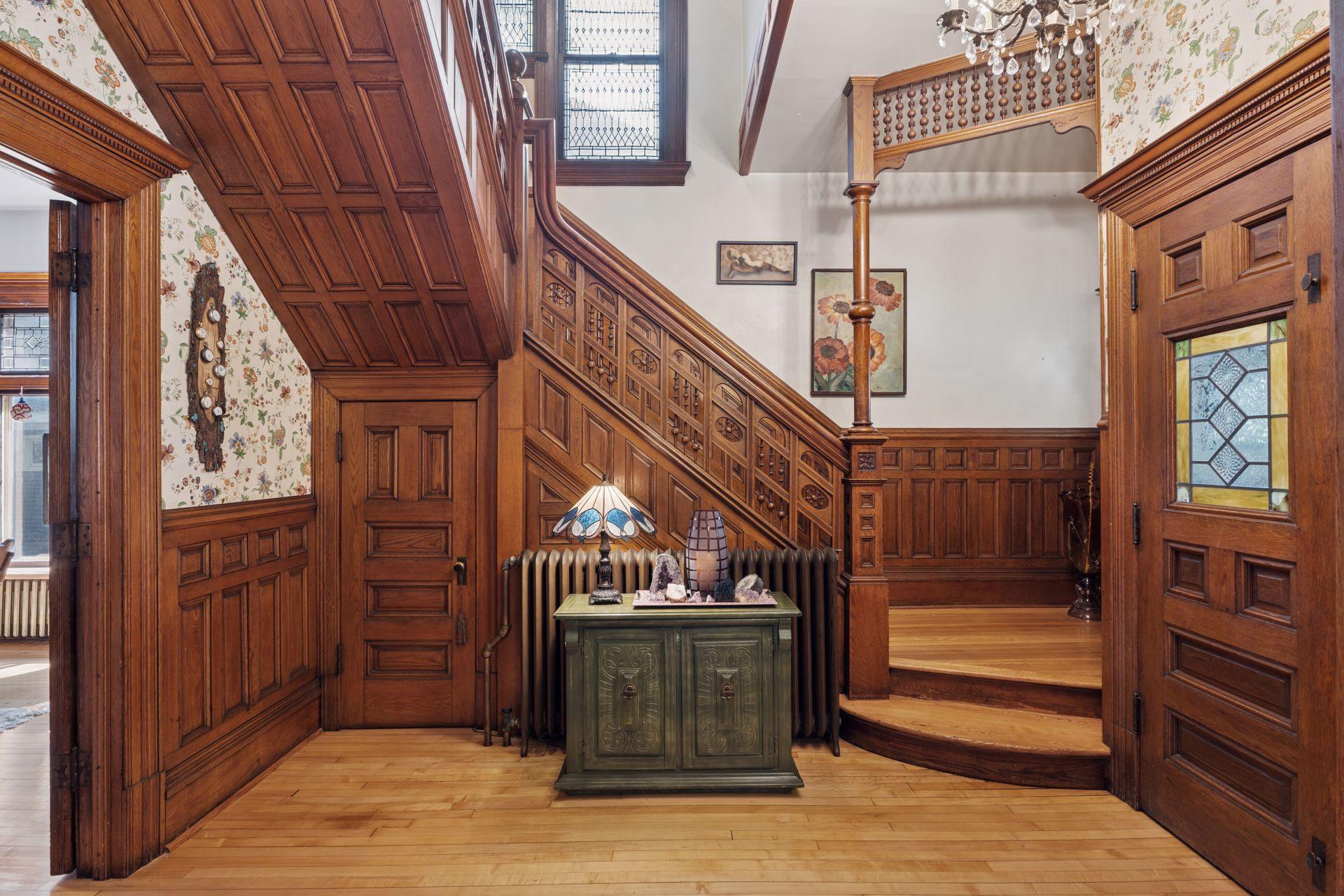 957 Ashland Avenue - Entryway2.jpg