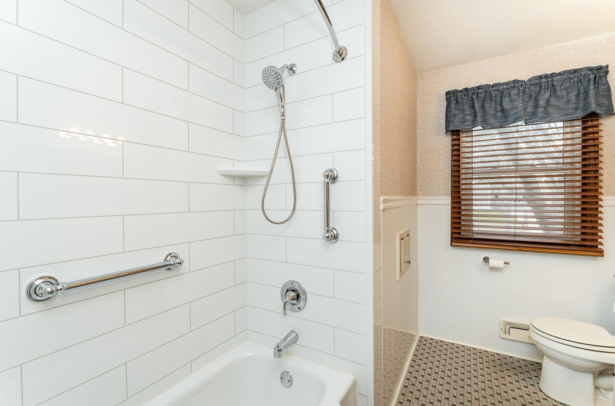 Main Floor Full Bath