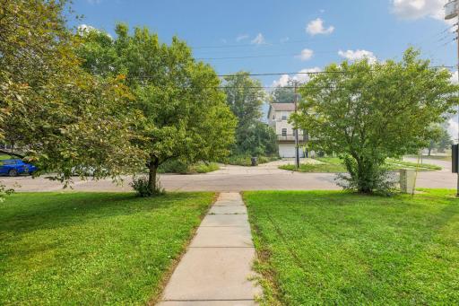 Prime Location! Just minutes from downtown Saint Paul with parks, trails, restaurants, shopping, and everyday conveniences nearby.